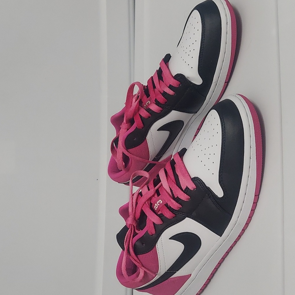 Air Jordan 1 Low pink n black m white